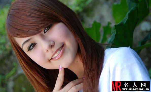 周杰伦新娘昆凌被曝整容前照片遭网友吐槽：惨不忍睹(1)