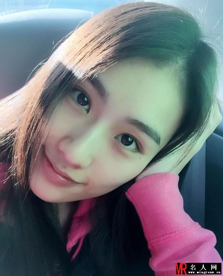 杨子新欢王婉中美艳生活照 黄圣依翻版成热议(1)