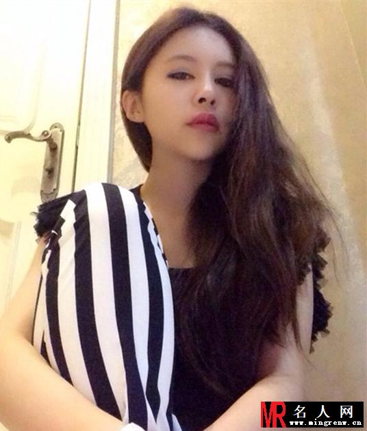 谢雨欣女儿近照曝光 袒胸露乳性感十足(1)