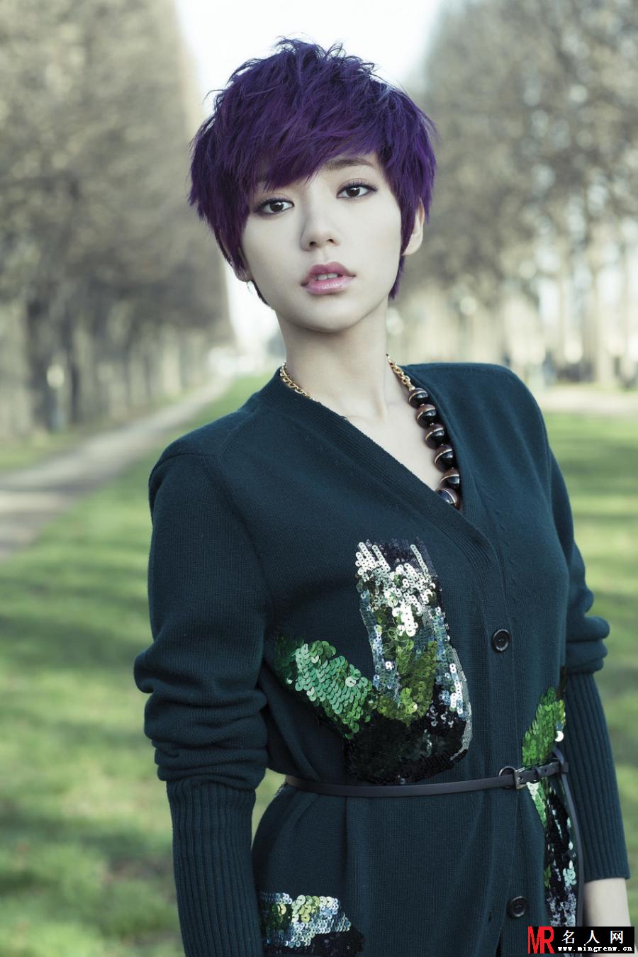 郭雪芙为Vogue拍摄时尚写真 短发造型俏丽(1)