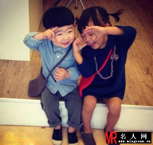 韩国喜感正太妹妹曝光 兄妹合影激萌(1)
