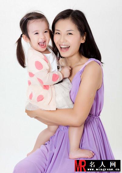 刘涛私生活居家照 可爱儿女卖萌温馨动人(1)