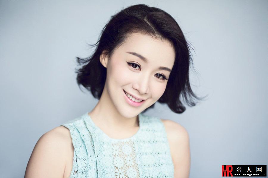 姚芊羽整容后最新写真 精致妆容显优雅(1)