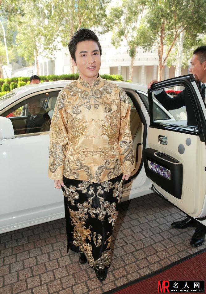 汪圆圆蔡加赞大婚 新娘挂金猪戴金镯子珠光宝气(1)