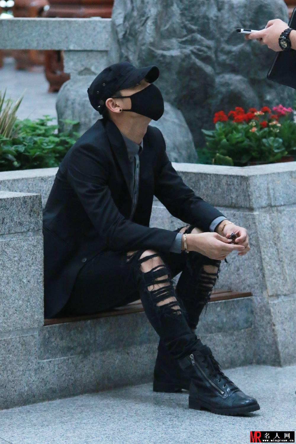 2014年9月EXO北京飞仁川机场帅气写真黄子韬图片写真(1)