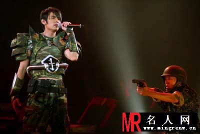 周杰伦2002 THEONE演唱会现场写真(1)