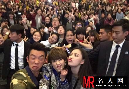 倪妮《匆匆那年》映后全国见面会合辑 搞怪自拍引人大笑(1)