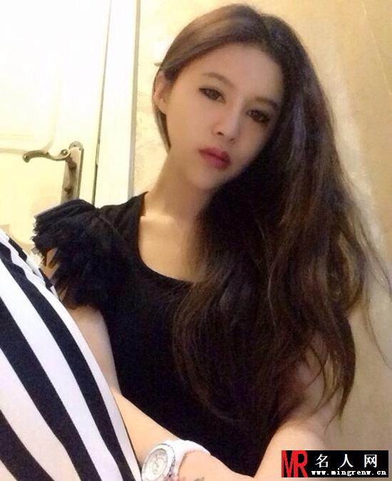 谢雨欣女儿近照曝光 袒胸露乳性感十足(1)