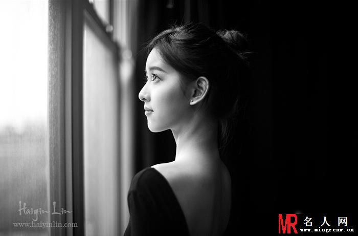 奶茶妹妹章天泽芭蕾写真 大秀修长身姿展魅力(1)