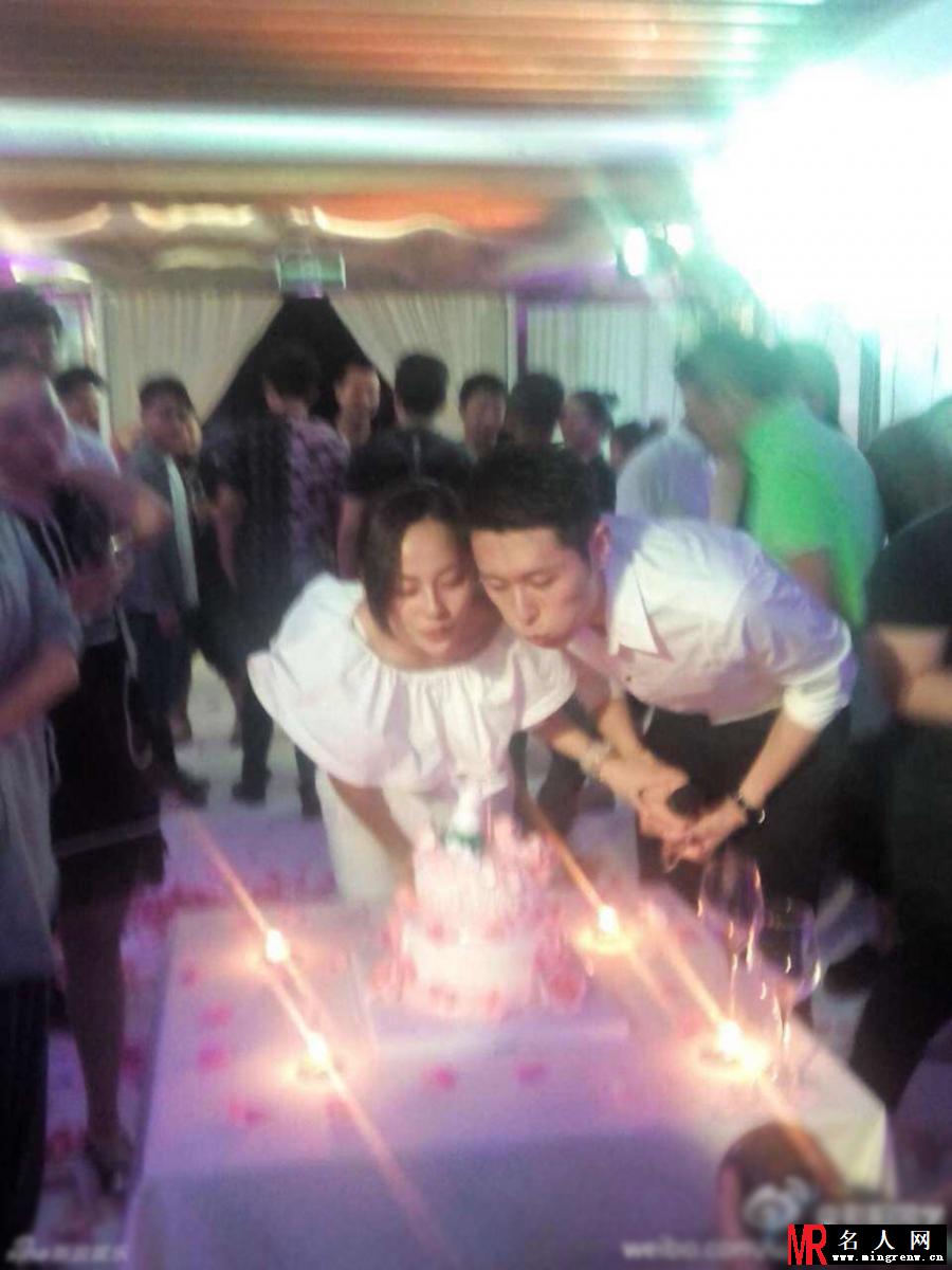 曝张嘉倪浪漫生日会 男友惊喜求婚(1)