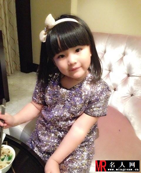 李云迪新年音乐会 与王诗龄温馨合作得香吻(1)