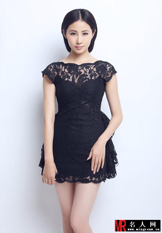 李芯逸最新气质写真 女王范儿十足(1)