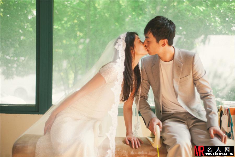 朱亚文沈佳妮婚纱照曝光 柔情甜蜜清新(1)