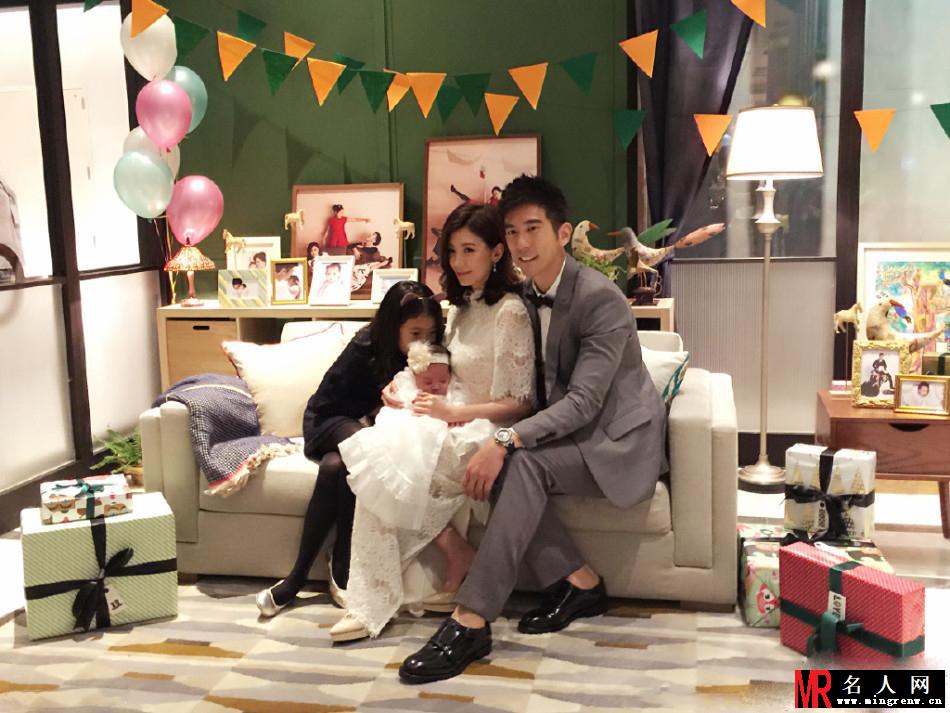 贾静雯小女儿满月亮相 小S高圆圆等明星现身(1)