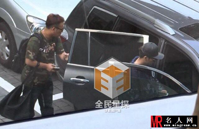 陈晓陈妍希恋情曝光 三地幽会情意绵绵(1)