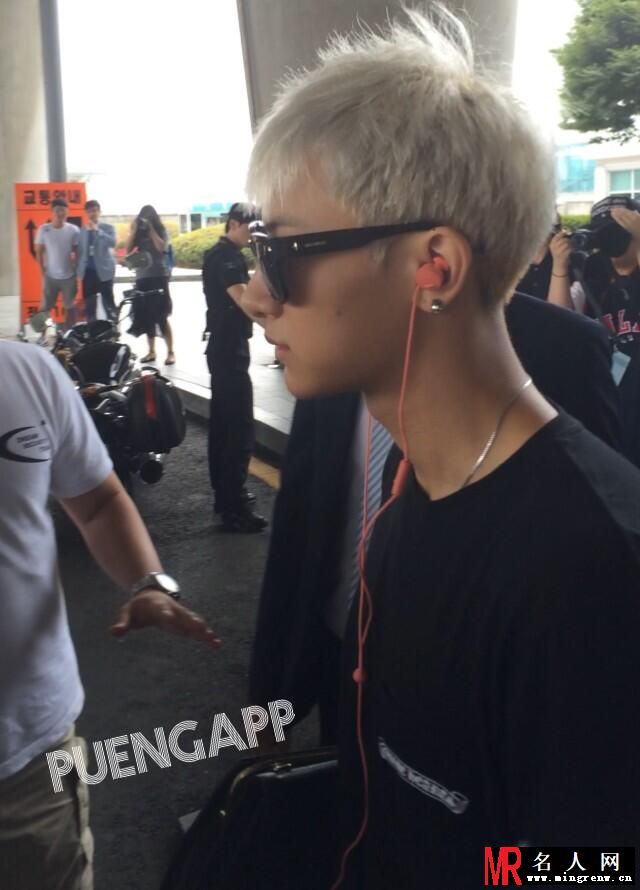 2014年7月EXO台北飞仁川机场写真时尚帅气黄子韬图片写真(1)
