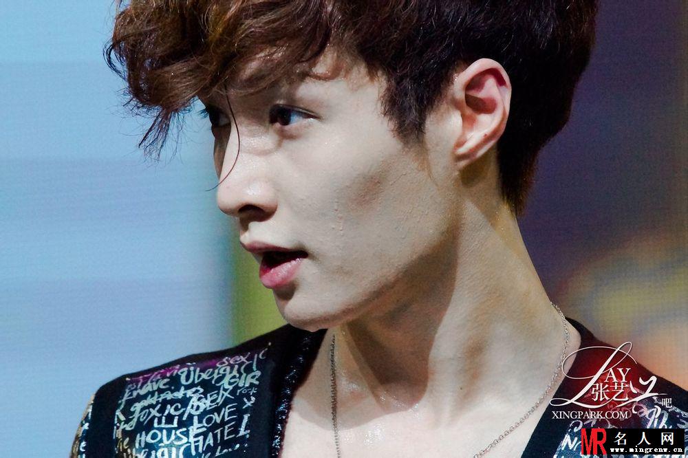 EXO张艺兴2012年亮相天津卫视音乐high客 粉丝激动尖叫(1)