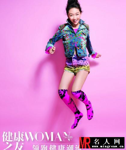 周冬雨迎春大片：她们是花儿 我是骨朵儿清晰写真(1)