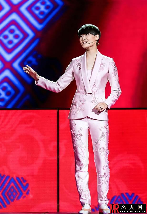 李宇春蜀绣成春晚最高价节目 舞美效果震惊四座(1)