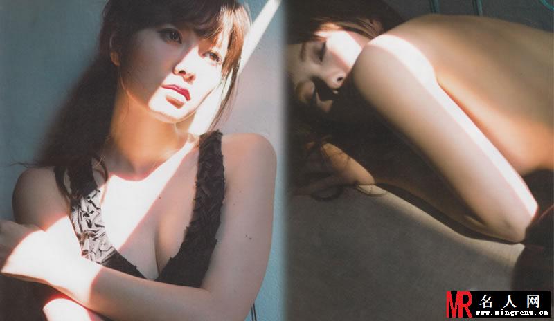 日本女星白石麻衣暗夜魅惑写真 雪乳展露无疑(1)