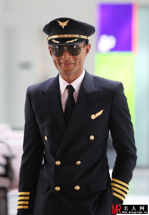 冲上云霄海报 古天乐吴镇宇黑超酷劲亮相(1)