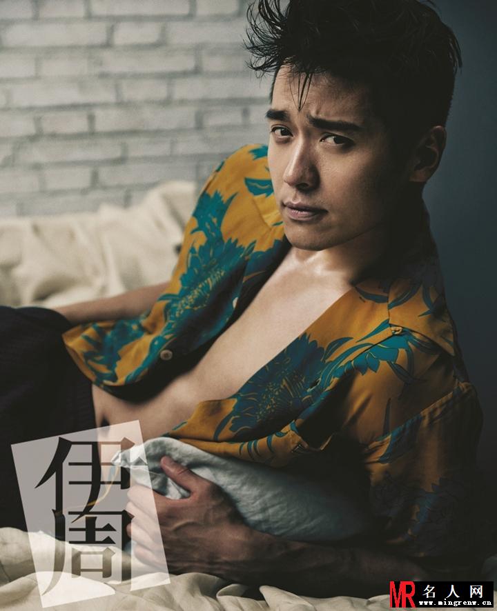 高云翔帅气登杂志封面 魅惑眼神勾人眼球(1)