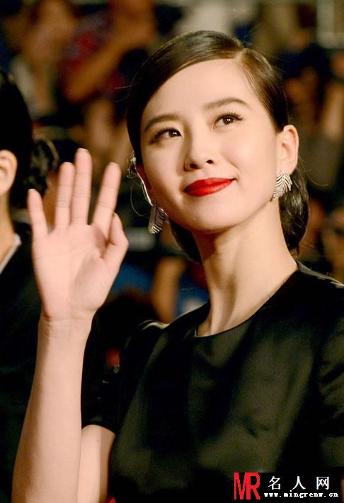 刘诗诗惊艳亮相电影节 婀娜身姿获赞(1)