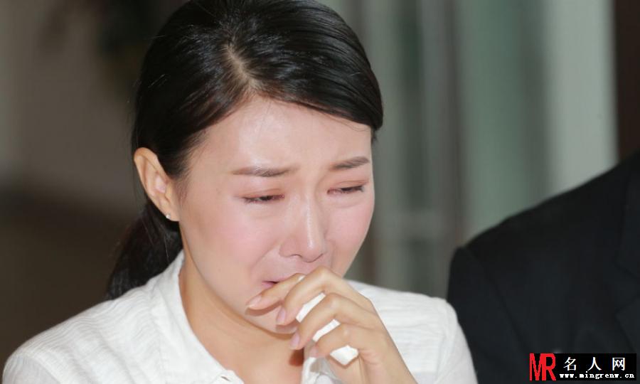 马赛不雅视频遭泄 记者会痛哭流涕(1)