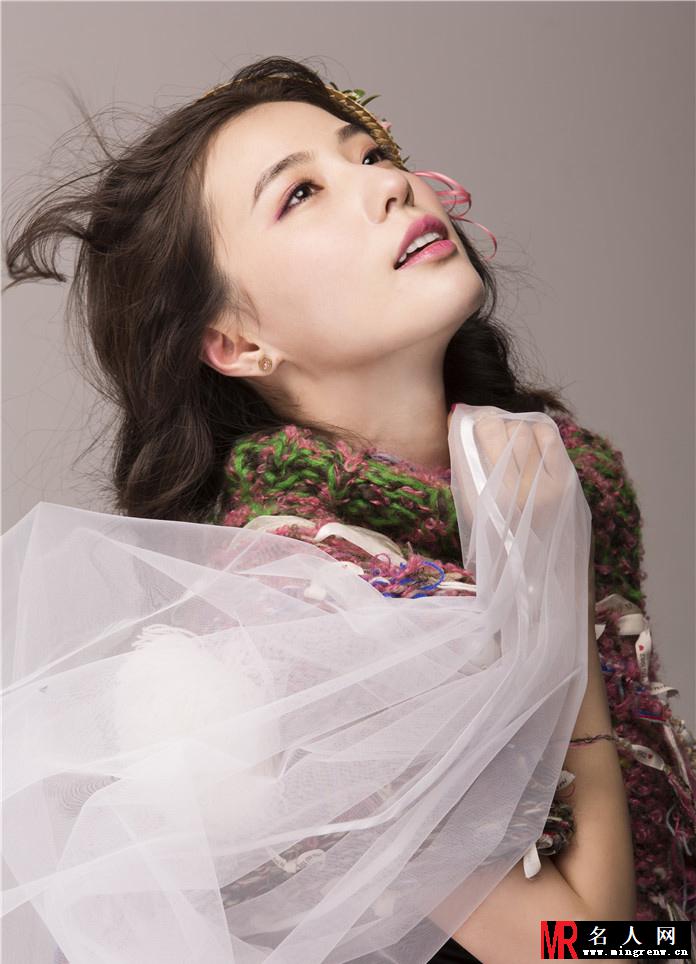 鲍天琦时尚写真 披薄纱变身复古女郎(1)