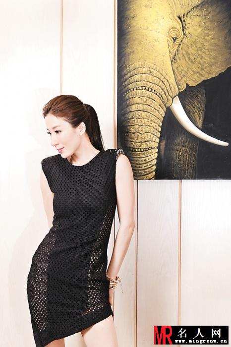 杨怡御姐范写真曝光 大秀修长美腿(1)