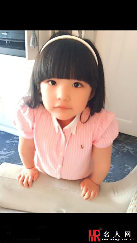 王诗龄纽约行 小甜妞变身小女王萌翻全场(1)
