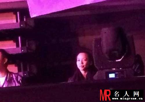 王力宏与李靓蕾同现身 亲密耳语大秀恩爱(1)