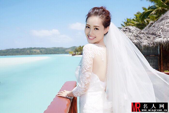 王宝强夫妇海岛拍婚纱照 拥抱牵手十分甜蜜(1)