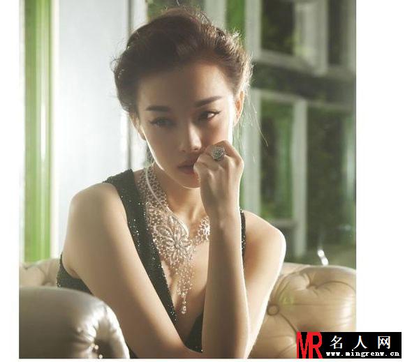 倪妮2013活动大图集第一弹 性感白礼服勾勒S身材(1)