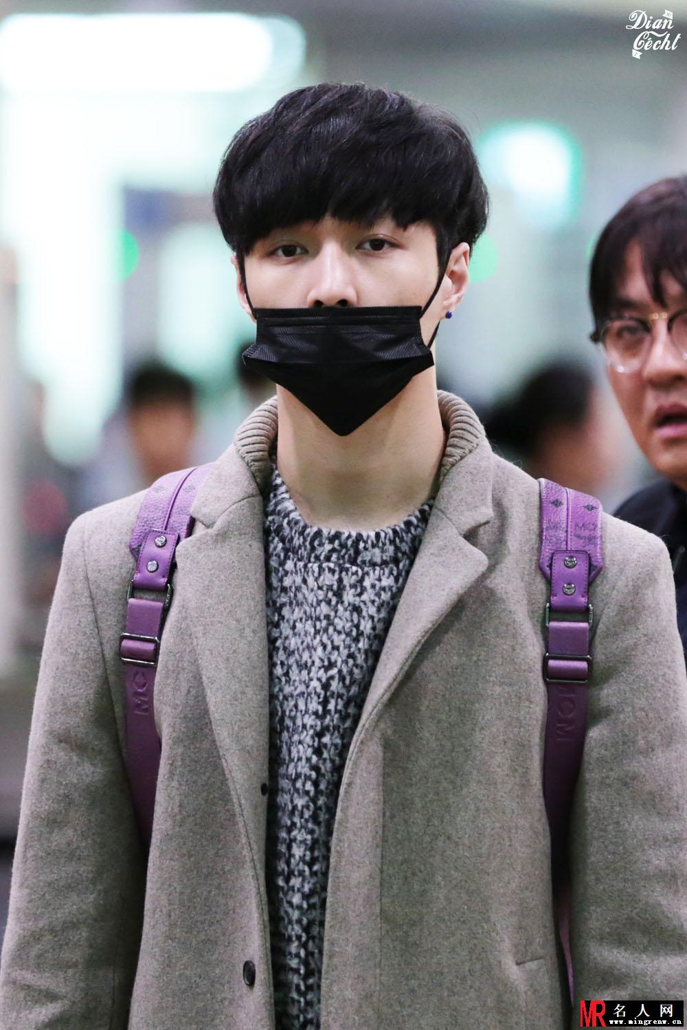 EXO张艺兴2014年12月机场写真 韩国赴香港时尚帅气(1)