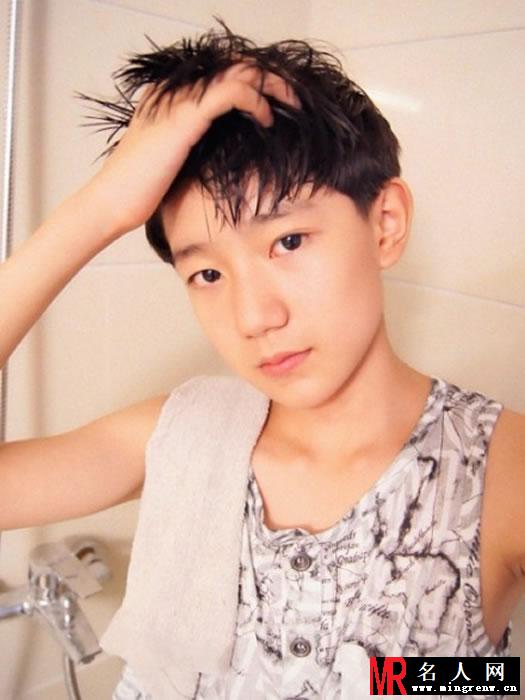 TFBOYS王源2013年下半年可爱卖萌生活照集(1)