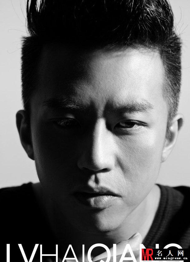 内地当红男演员邓超黑白运动写真帅气十足(1)