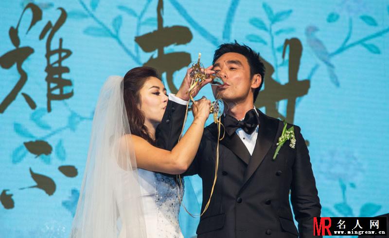 62岁的钟镇涛香港补办婚宴 张学友曾志伟祝贺(1)