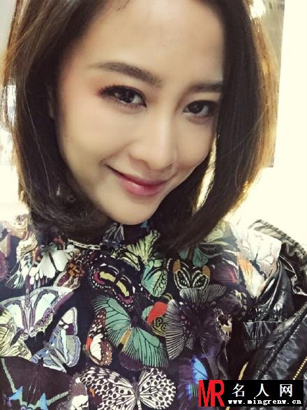 张静静红唇烈焰 露半乳演艺性感妩媚风(1)