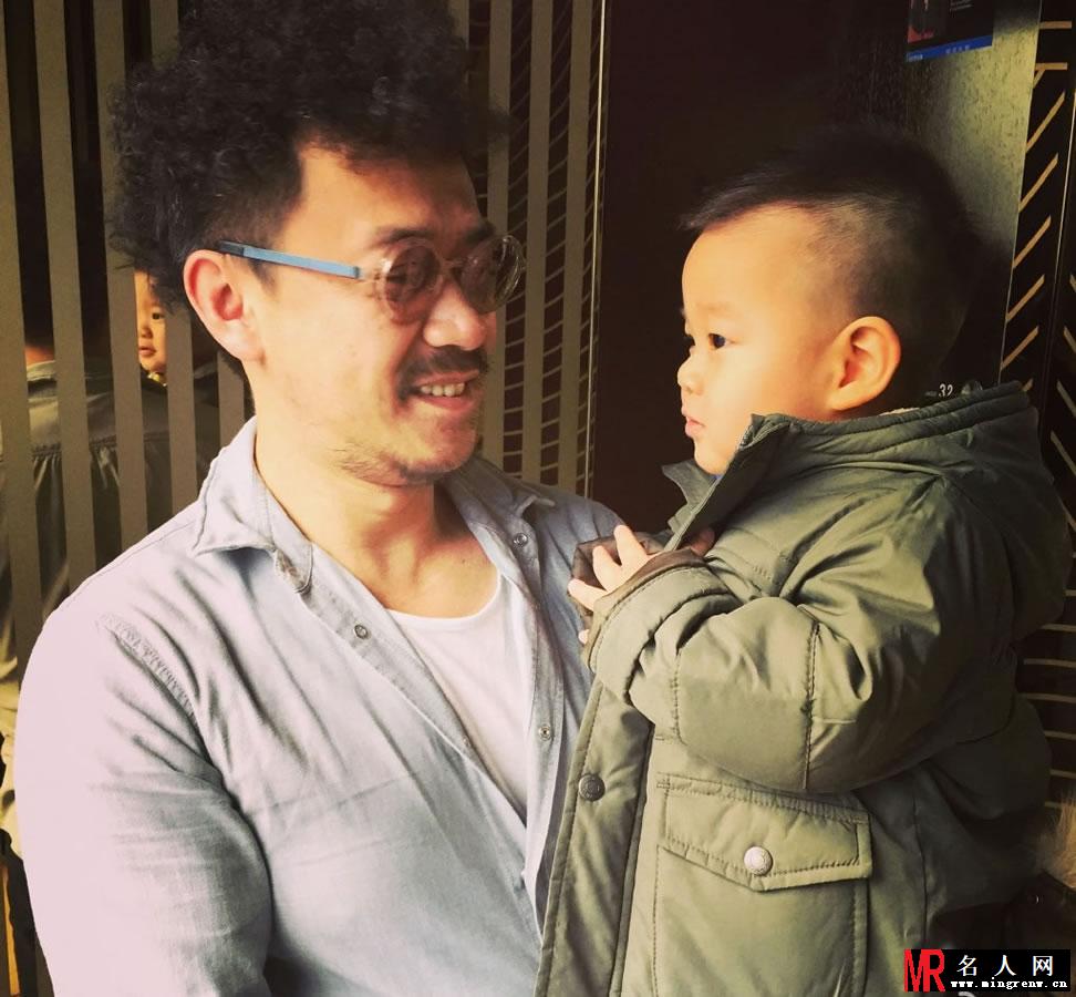 王学兵吸毒被捕 与儿子亲密合影曝光(1)