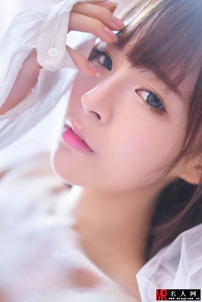 性感嫩模诱惑写真 露酥胸裸美背(1)
