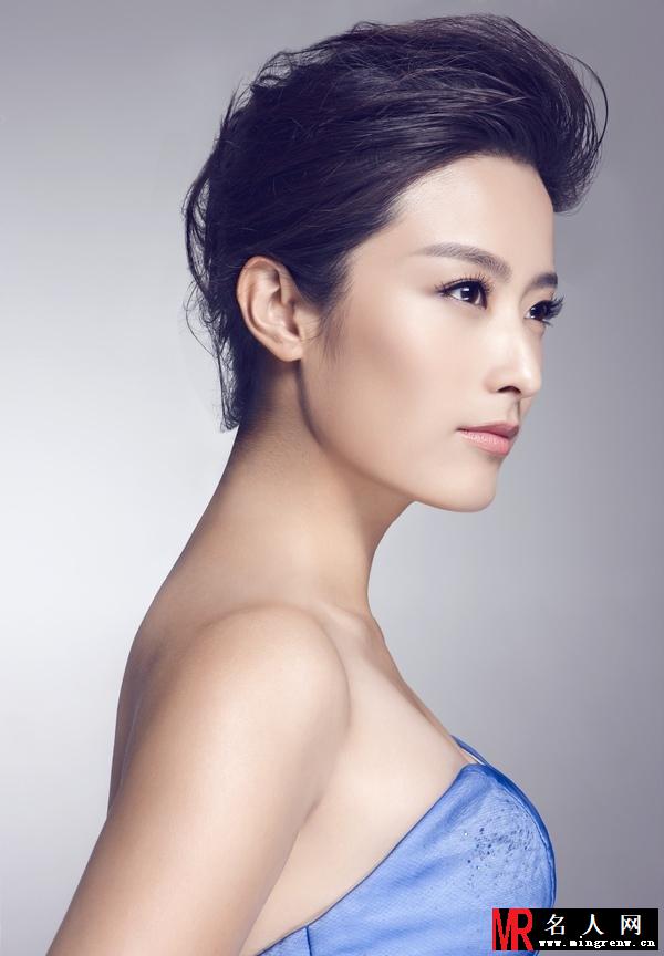 徐百卉时尚写真 精致妆容显大气(1)