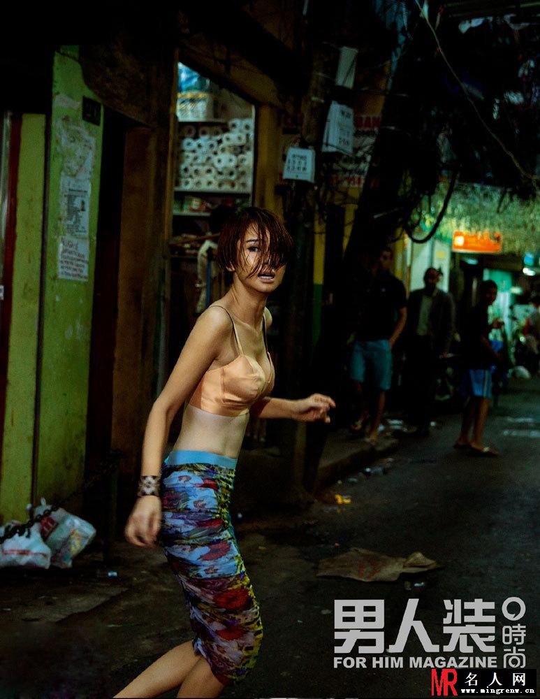 戚薇爆乳登男人装杂志 上演劫持大戏(1)