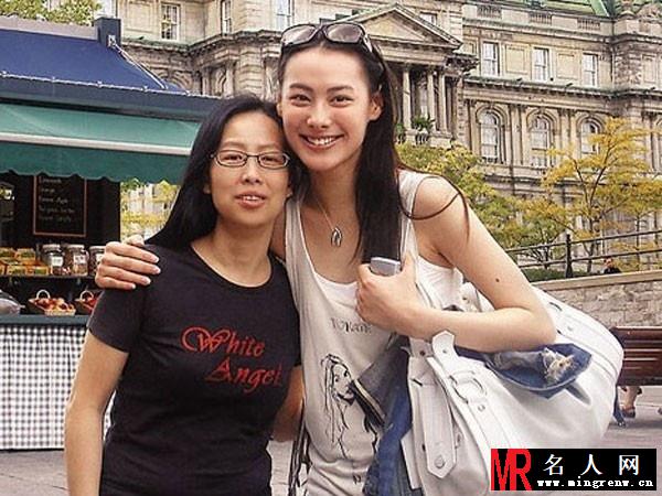 明星母女照大盘点 李小璐貌不如母亲(1)