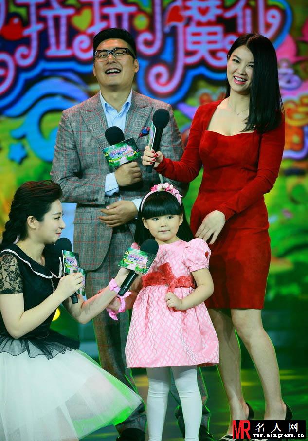 李湘夫妇携女现身 Angela加盟巴啦啦小魔仙2(1)