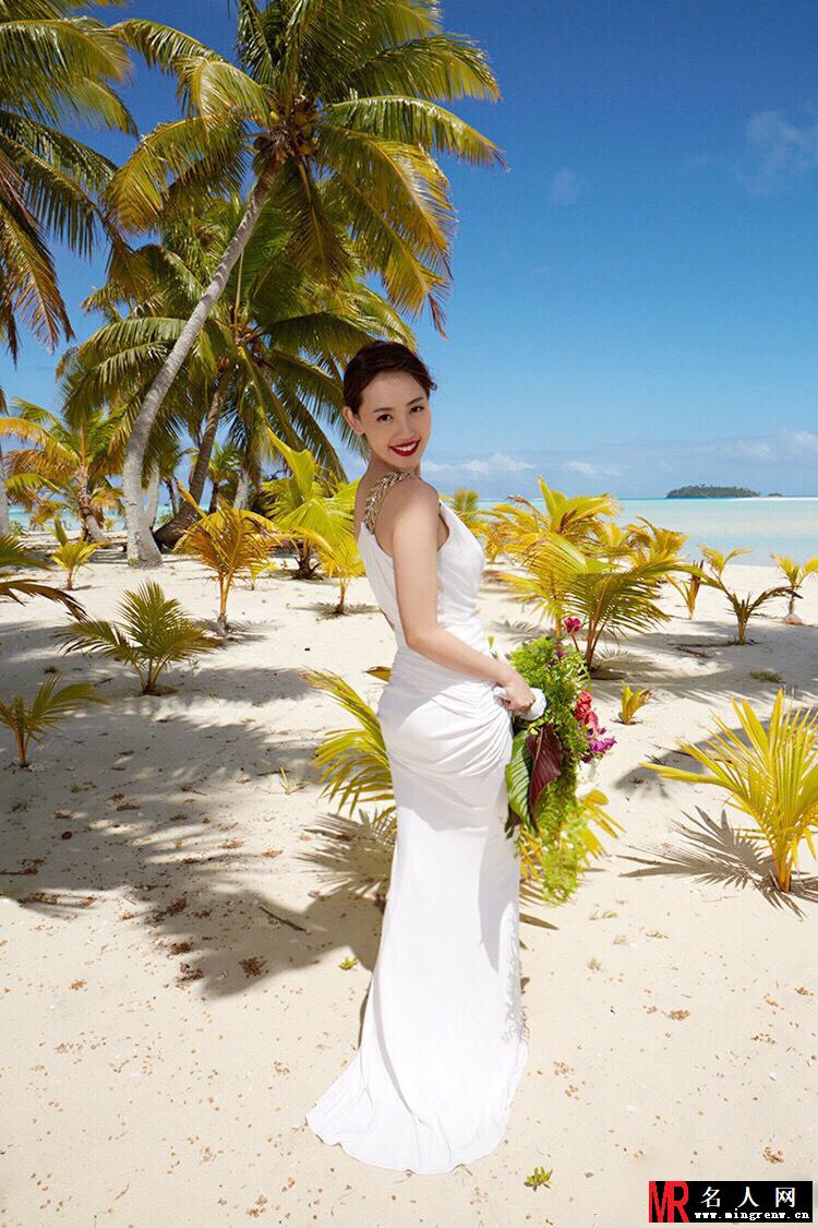 王宝强夫妇海岛拍婚纱照 拥抱牵手十分甜蜜(1)