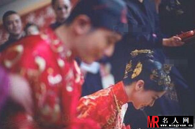 黄晓明绝密婚照曝光 为Baby穿水晶婚鞋(1)