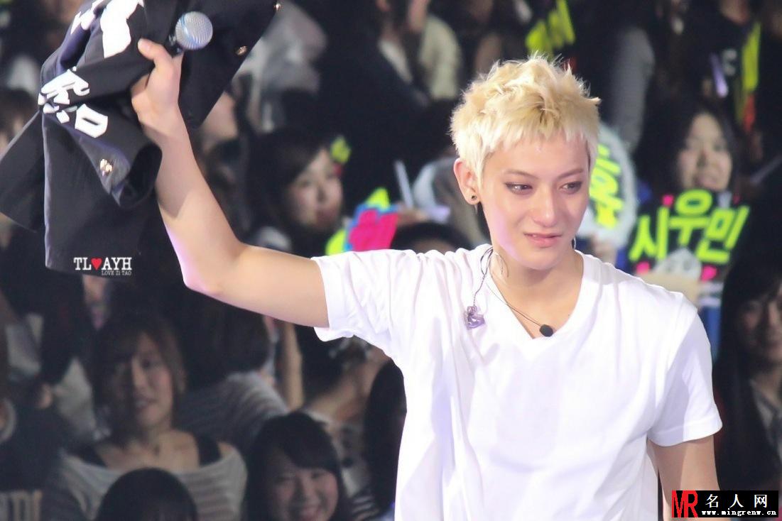 2014年4月EXO帅气亮相日本FM现场火爆黄子韬图片(1)