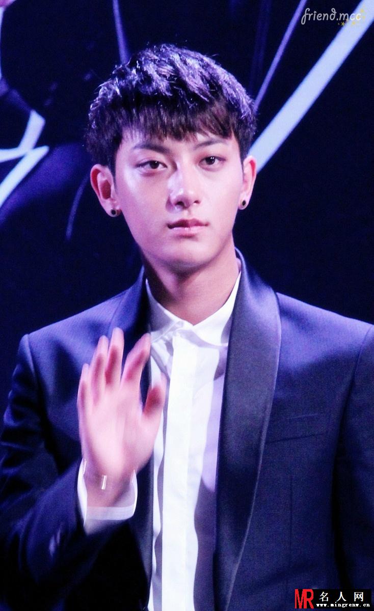 2014年9月EXO亮相BANGKOK新闻发布会黄子韬图片化身帅气王子时尚范(1)