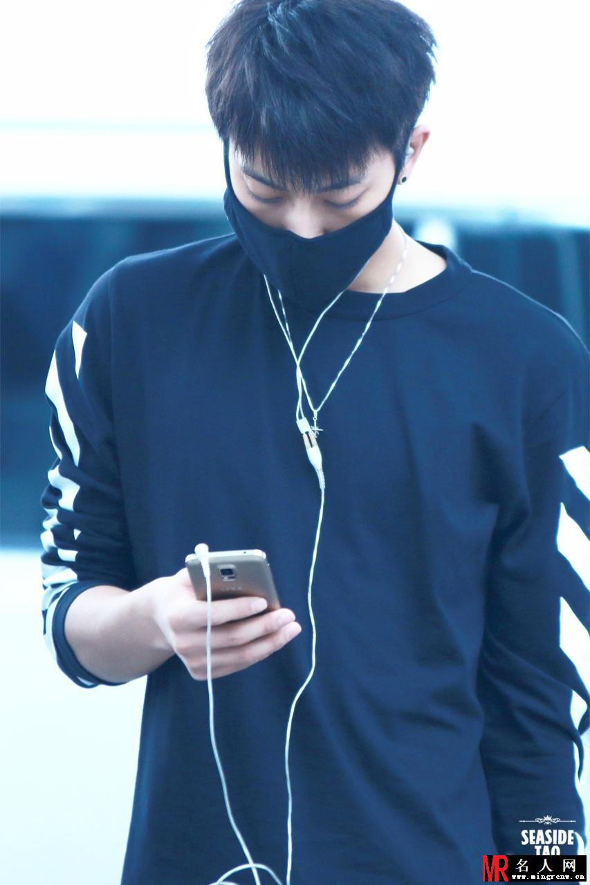 2014年8月EXO仁川飞广州转机飞韩国机场写真黄子韬图片写真(1)